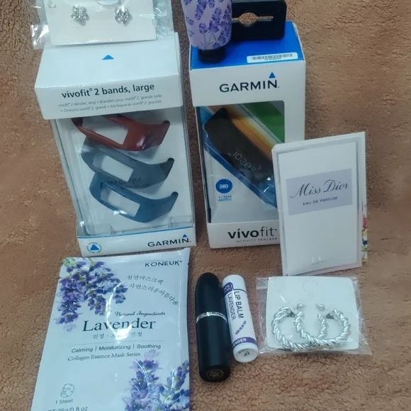 Garmin Vivofit Bands in Red and Blue with Accessories - Picture 2 of 12